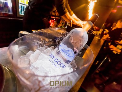 mesa vip opium barcelona